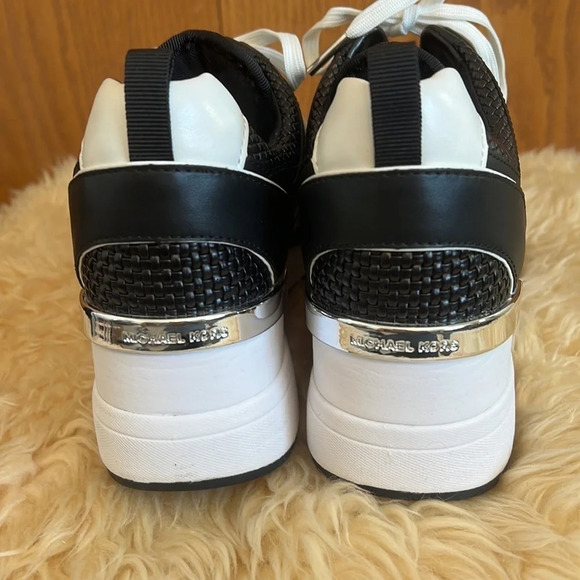 NWOB Michael Kors Georgie Trainer Sz-9 - Picture 5 of 10